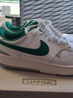 Nike White and Green Women's Sneakers